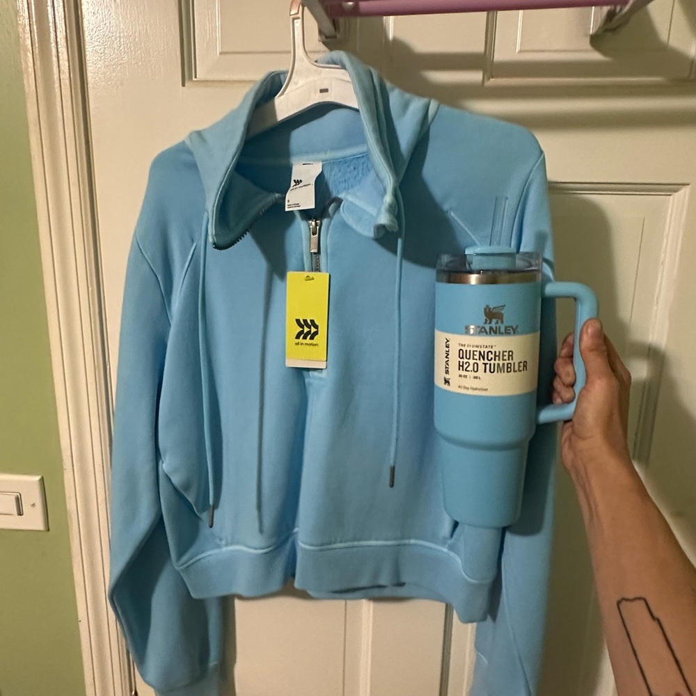 Target Edition 30oz Prospective Blue with matching cowl neck sweatshirt